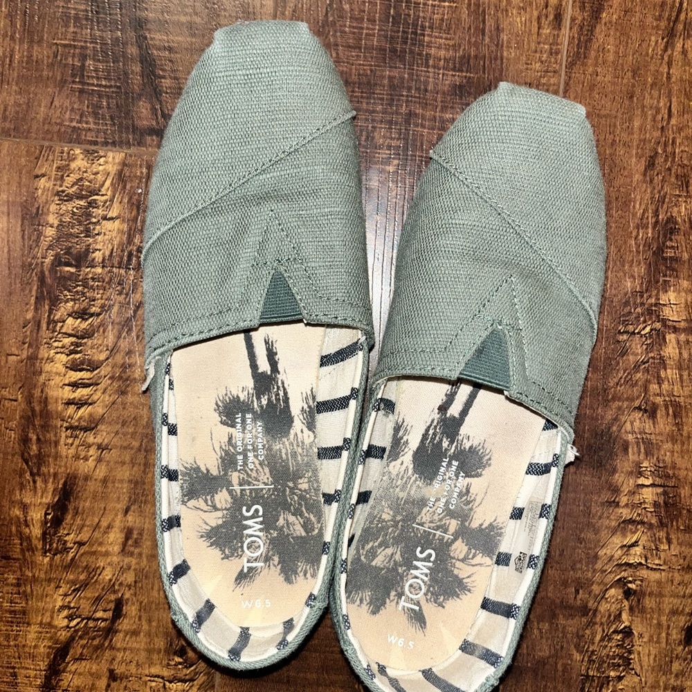 TOMS Women’s 6.5 Green Canvas Slip-On Shoes